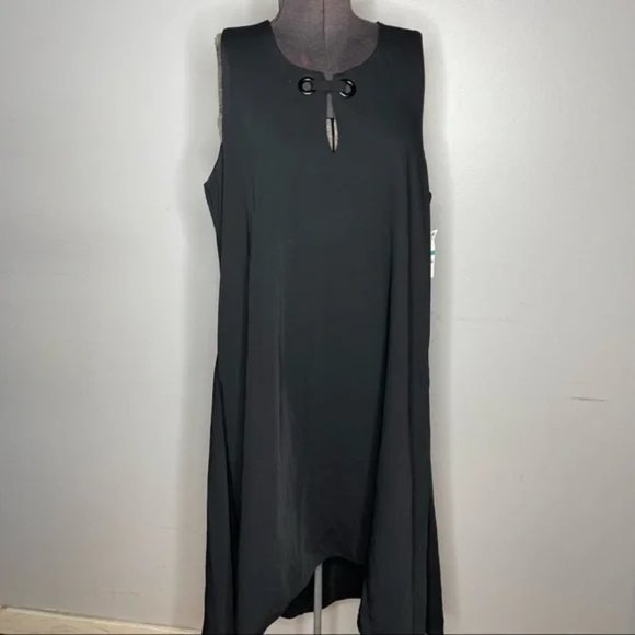 Black Sleeveless Dress with Keyhole Front Detail Size 16 - Picture 6 of 6
